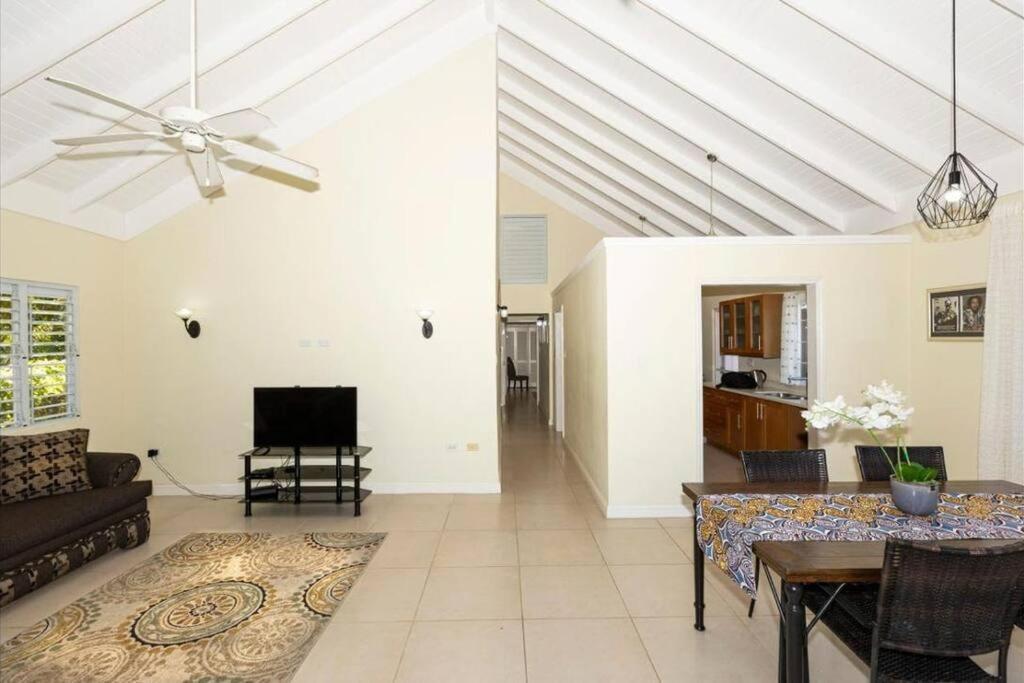 Richmond - Heroes Villa, Ac, Security, Access To Pool, Playground & Private Beach - Welcome Breakfast Basket Екстериор снимка
