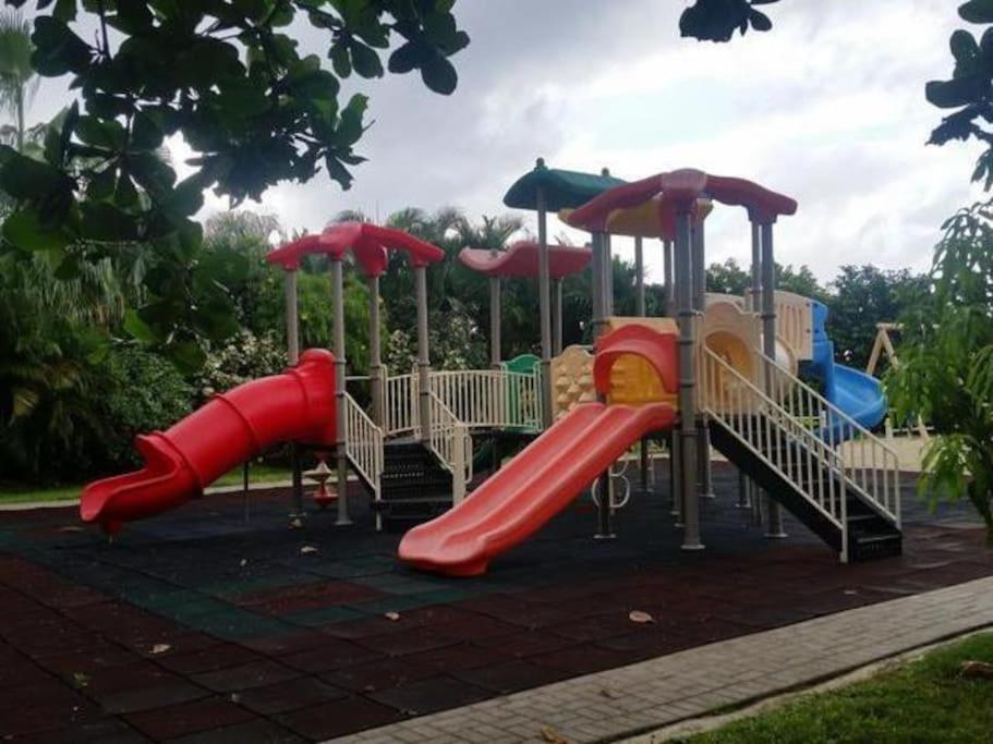 Richmond - Heroes Villa, Ac, Security, Access To Pool, Playground & Private Beach - Welcome Breakfast Basket Екстериор снимка